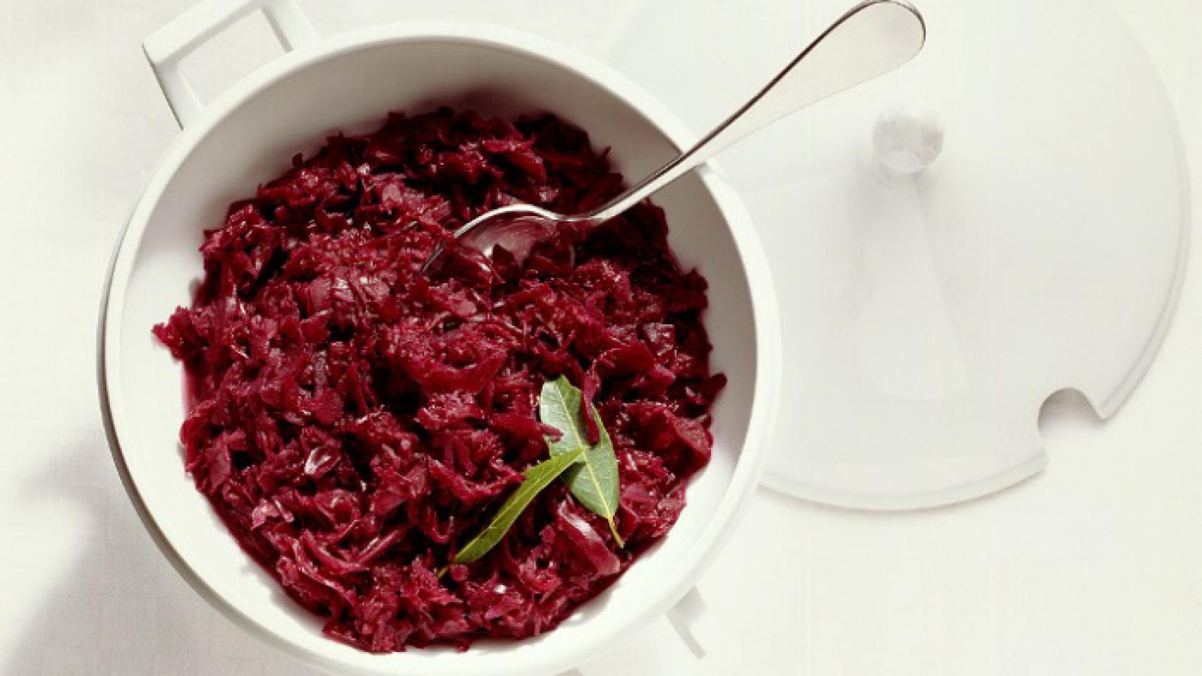 Un plato de col lombarda.