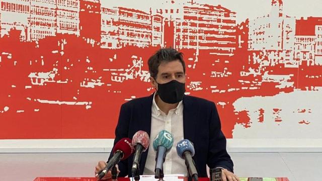 El vicesecretario general del PSdeG, Pablo Arangüena, en la rueda de prensa ofrecida este miércoles en A Coruña