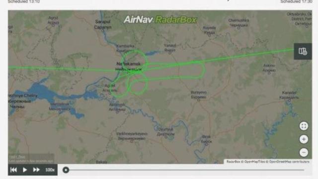 Sancionan a dos pilotos rusos por desviarse de la ruta para dibujar un pene en el cielo con un Boeing 737