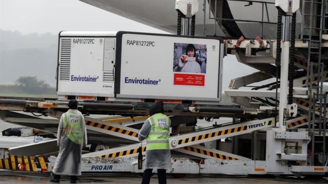 En el aeropuerto de Brasil ya han comenzado a recibir las primeras dosis de la vacuna china.