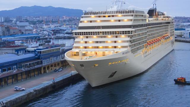 Un crucero de MSC frente a la Estación Marítima de Vigo en 2014.