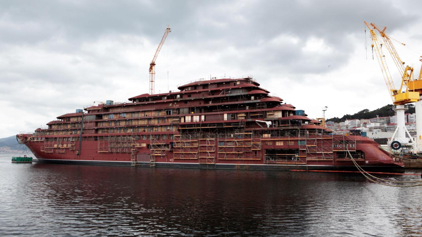 Crucero de lujo en construcción por Hijo de J. Barreras.