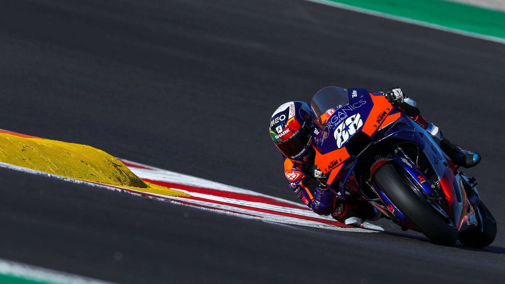 Miguel Oliveira firma la pole en Portimao