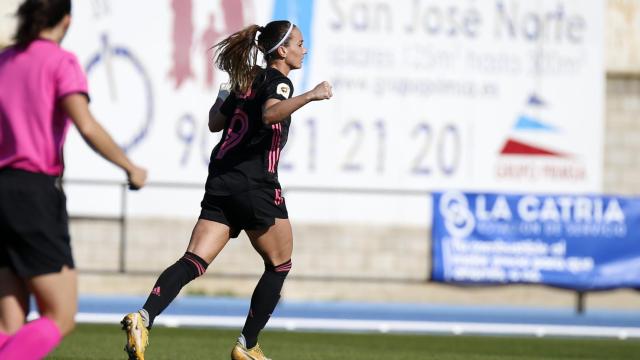 Asllani celebra su gol contra el Real Betis Féminas