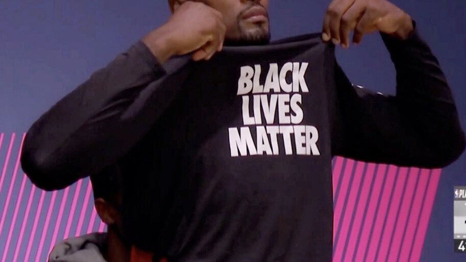 Serge Ibaka, con una camiseta reivindicativa del movimiento 'Black Lives Matter'. Foto: Twitter (@sergeibaka)