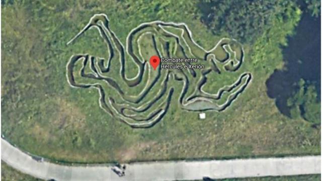 Vista satélite del estanque que representa el combate entre Hércules y Gerión.