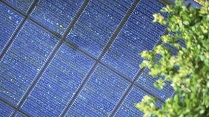 Instalación solar fotovoltaica en la biblioteca de Mataró.