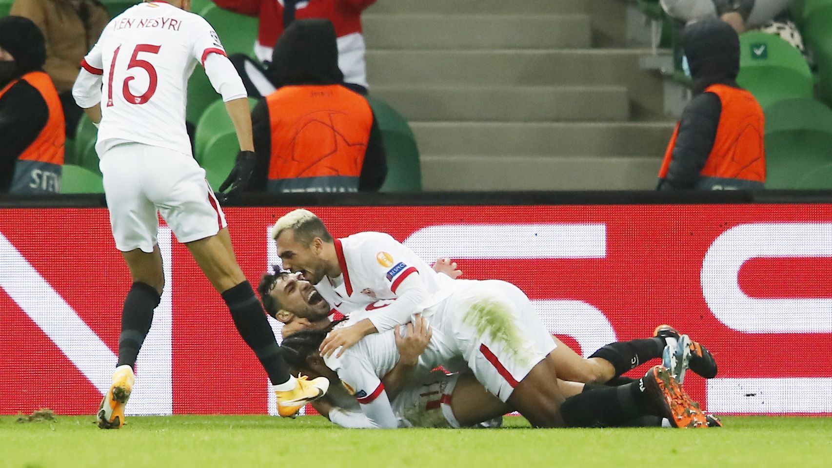 El Sevilla celebra su gol ante el Krasnodar