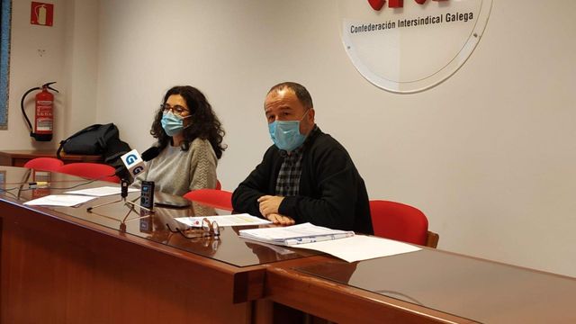 Zeltia Burgos y Suso Bermello (CIG) en rueda de prensa.