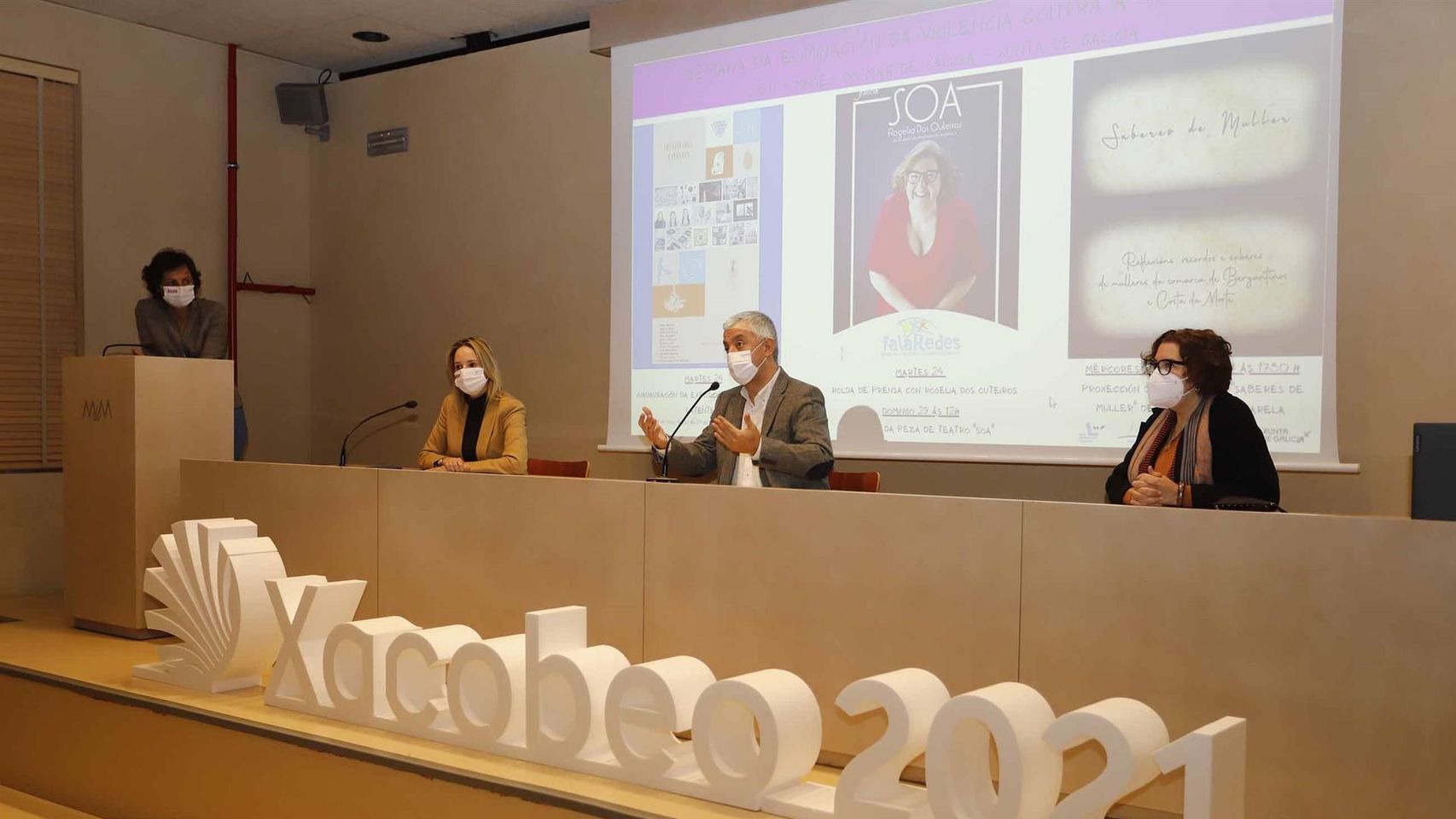 El secretario xeral de Política Lingüística, Valentín García, y la delegada territorial de la Xunta en Vigo, Marta Fernández-Tapias.
