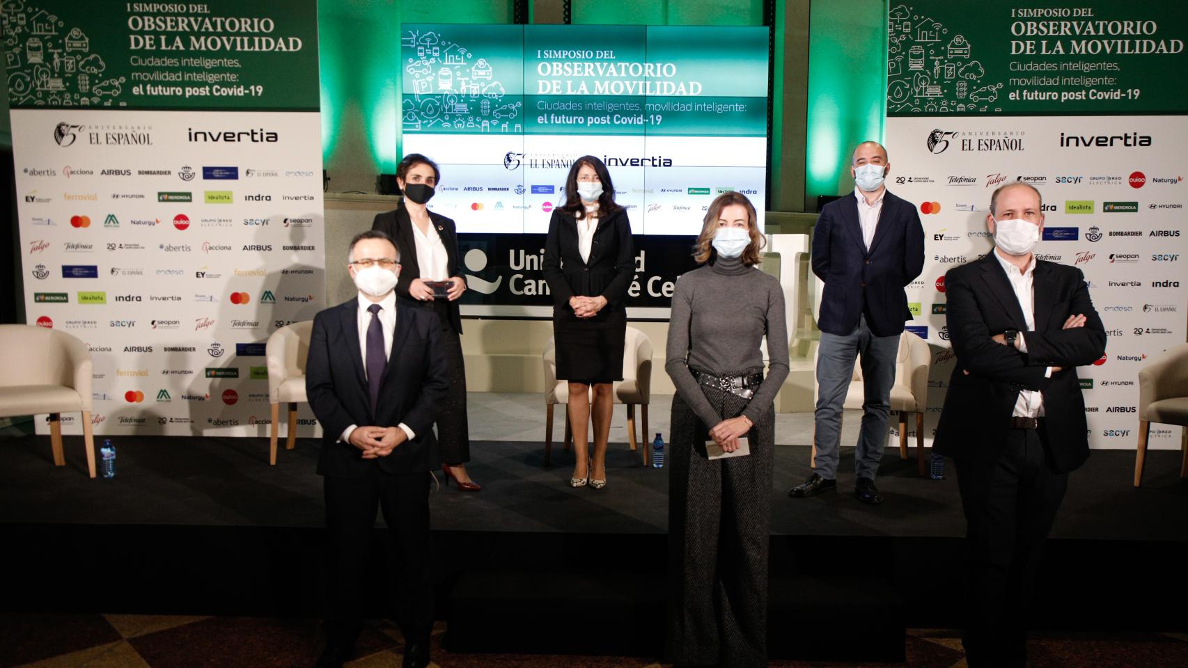 Dolores Alonso, directora corporativa de ADIF AV; Mamen Vázquez, directora general de EL ESPAÑOL; Miguel Elizondo, redactor de Invertia; Christian Barrientos, director general de Abertis Mobility; José Manuel Caramés, director de desarrollo de negocio de IoT&Big Data en Telefónica Tech y Josefina de la Fuente, CEO de Opus RSE.
