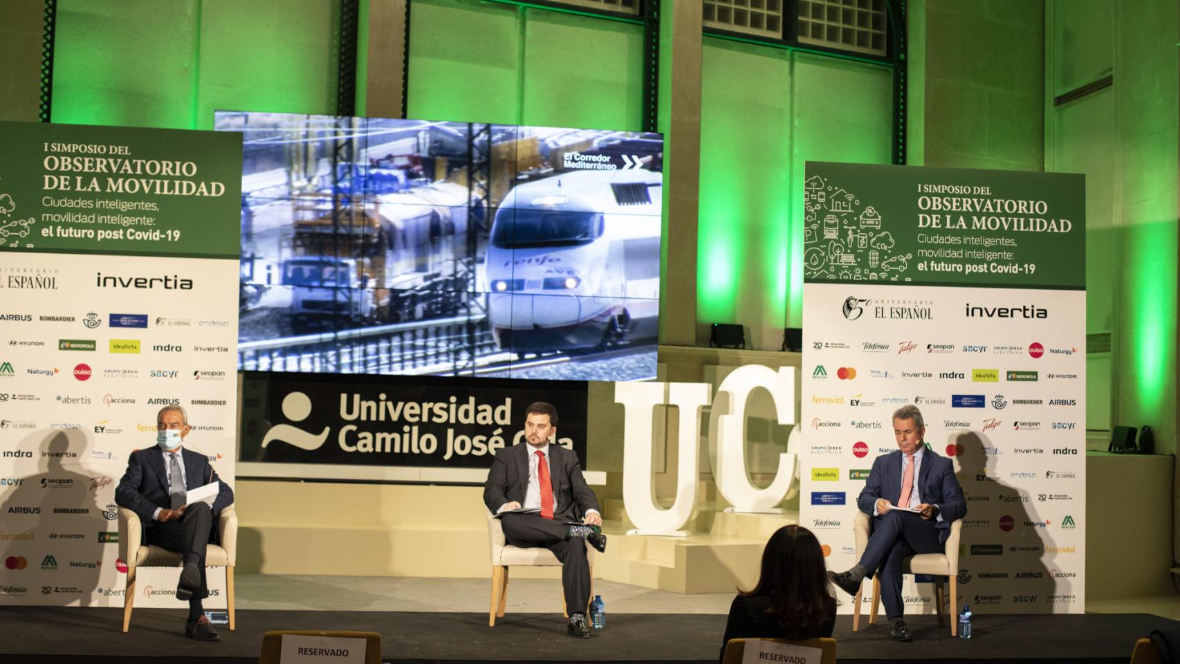Federico Félix Real, presidente de PRO AVE y vicepresidente de Ferrmed; Arturo Criado, redactor jefe de Invertia y Diego Lorente, Secretario General y Director Asociación Valenciana de Empresarios (AVE).