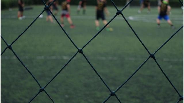 Detenidos dos vecinos de Negreira (A Coruña) por robar en el campo de fútbol municipal