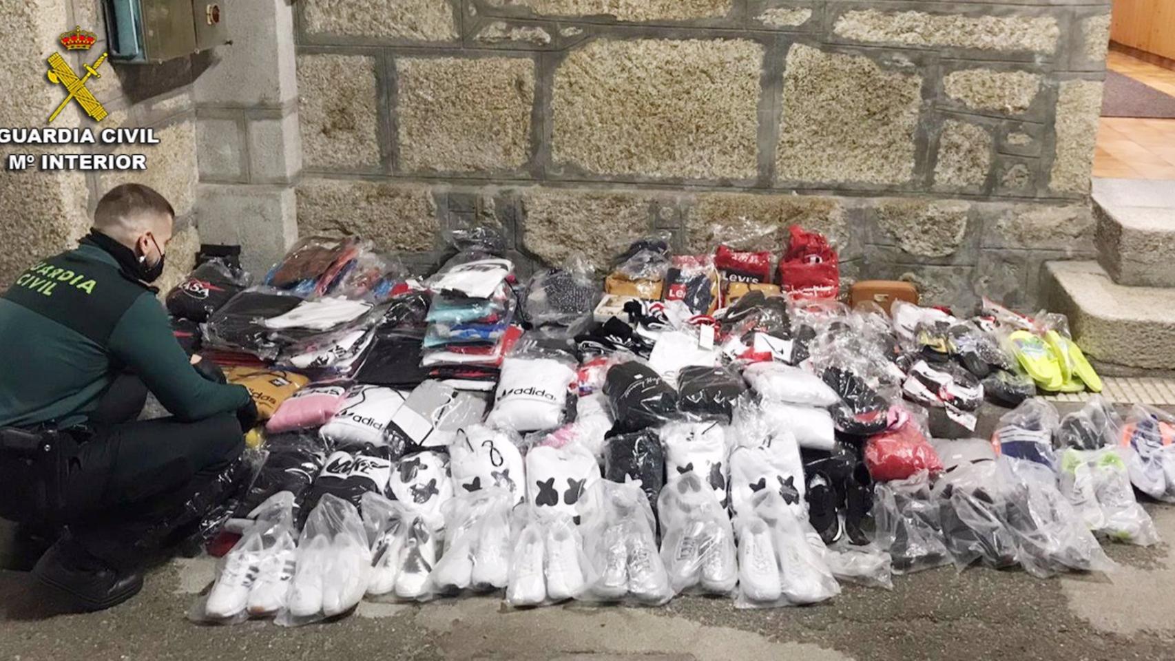 Productos incautados por la Guardia Civil en una operación similar en Tui.