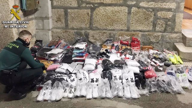 Productos incautados por la Guardia Civil en una operación  similar en Tui.