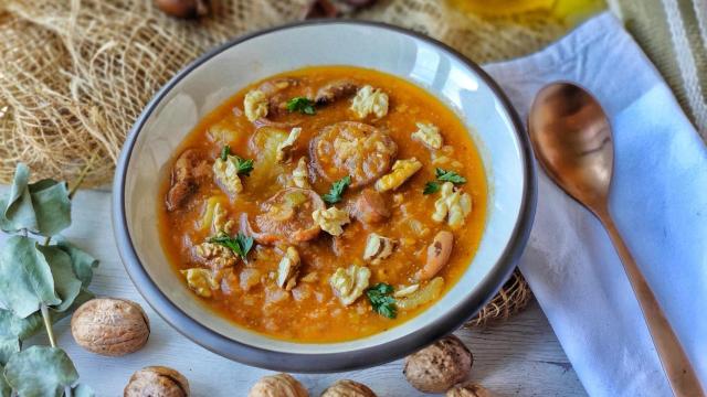 Patatas con níscalos y nueces