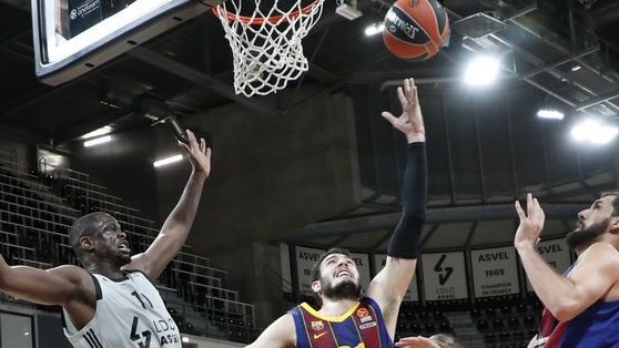 Abrines anotando ante el ASVEL