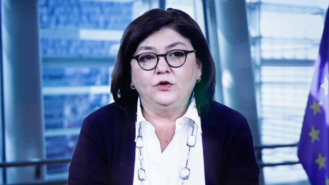 La comisaria de Transporte de la Comisión Europea, Adina Vălean.