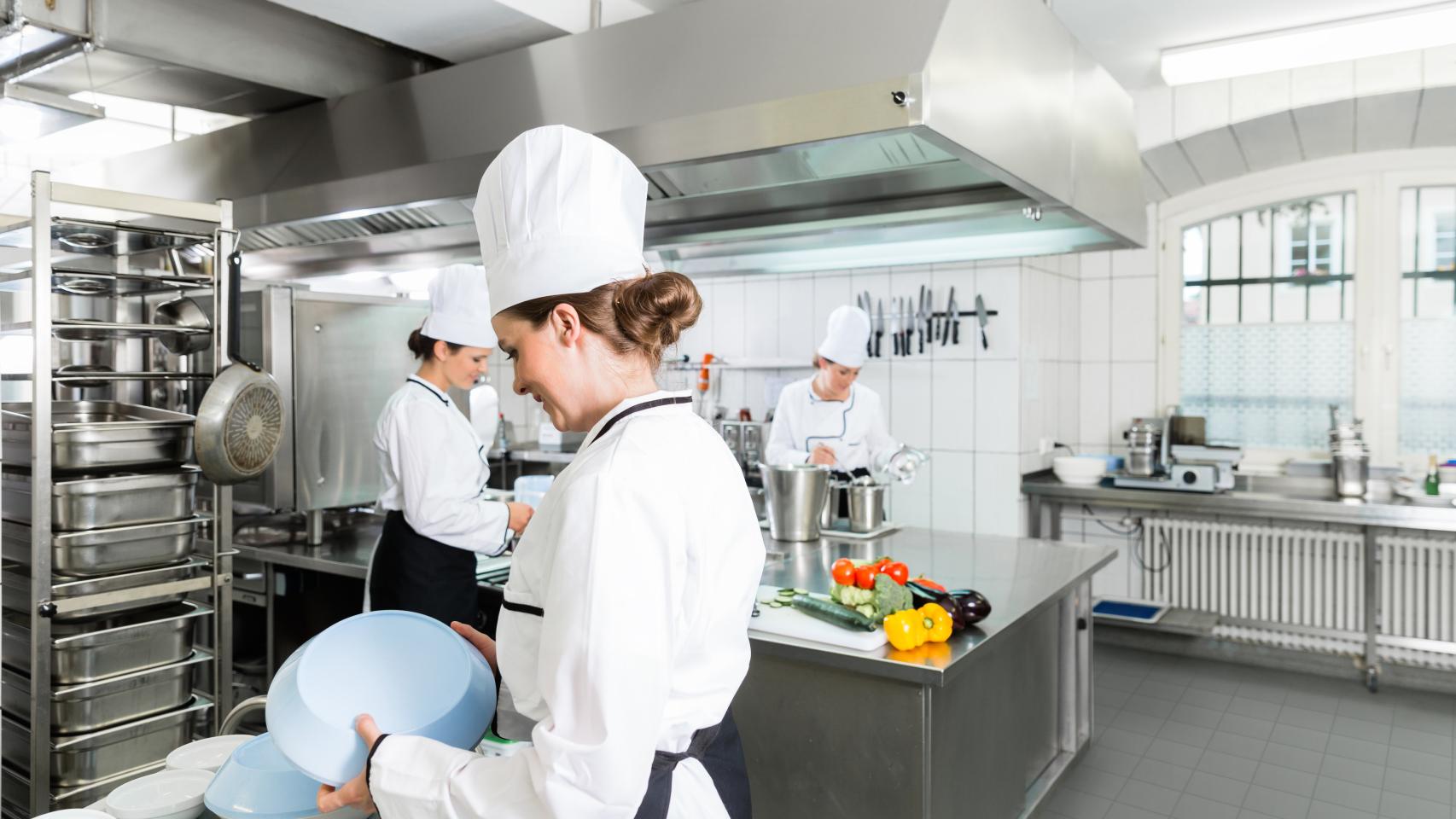 Cocina industrial con el pavimento antibacteriano Bistop de Rosa Gres