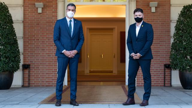 Pedro Sánchez y Gabriel Rufián antes de su reunión en Moncloa.