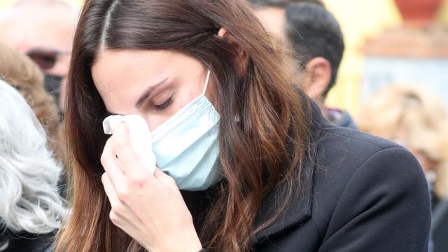 Irene Rosales en el funeral de su padre este pasado viernes.