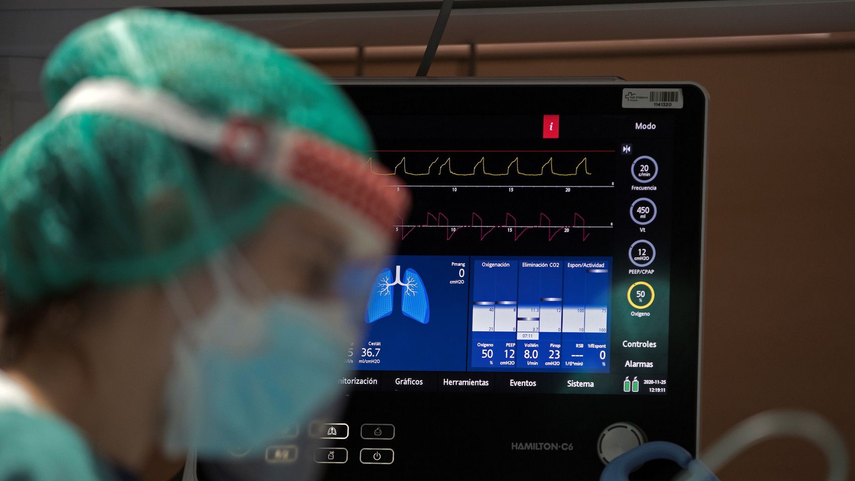 Uno de los monitores de la UCI del Hospital Vall d'Hebron de Barcelona.