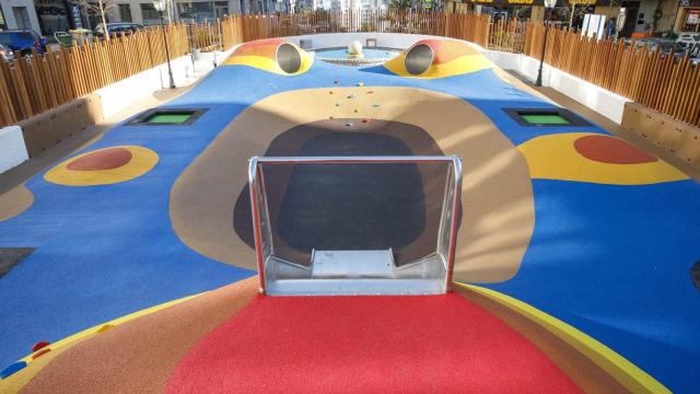 La renovada plaza de la Concordia con parque infantil.