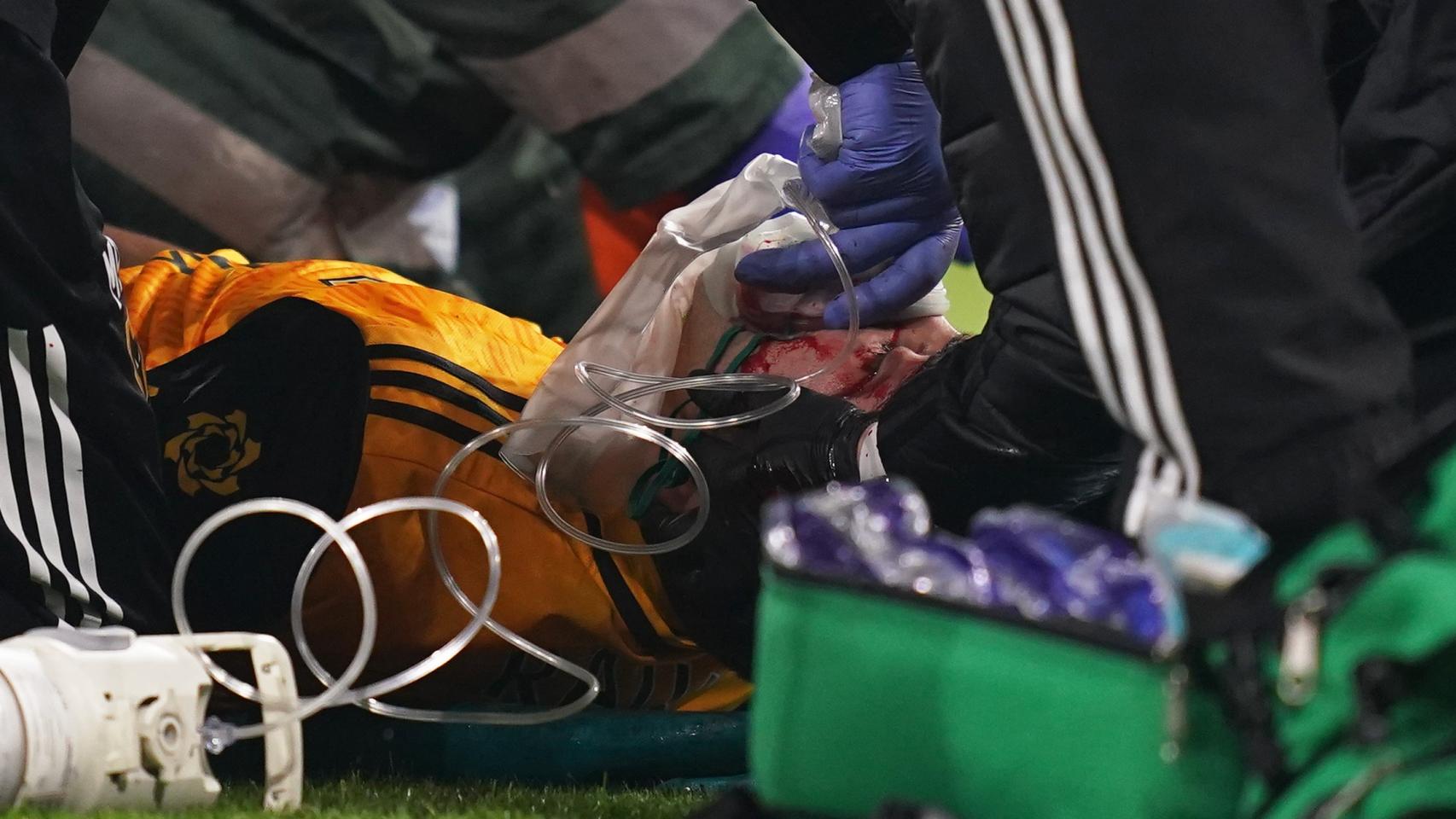 Raúl Jiménez, sobre el césped del Emirates Stadium