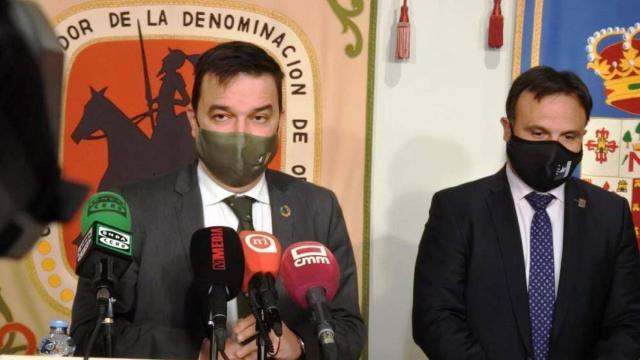 El consejero de Agricultura, Francisco Martínez Arroyo, participa en la gala virtual de los Premios Jóvenes Solidarios del Consejo Regulador de la DO La Mancha