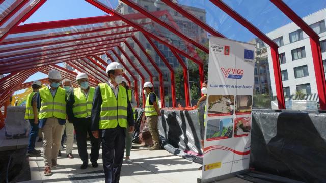 Abel Caballero durante una visita a las obras el pasado mes de agosto.