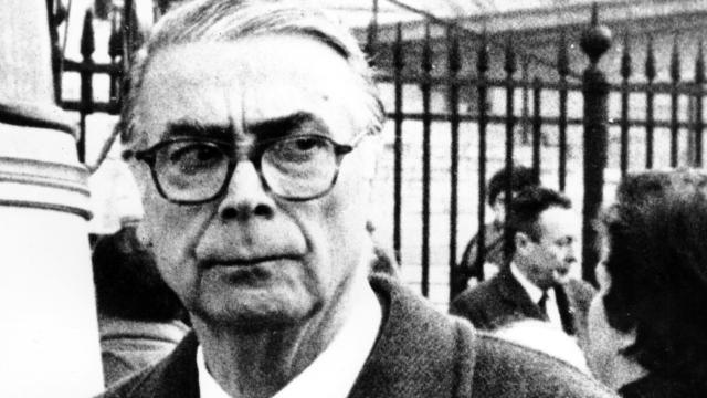 ViacomCBS International Studios producirá una serie sobre el diseñador en 2021.