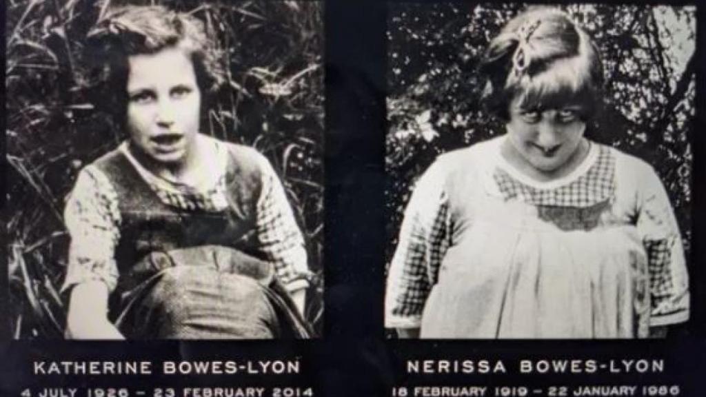 Imagen de las dos primas de Isabel II que aparece en la serie 'The Crown.