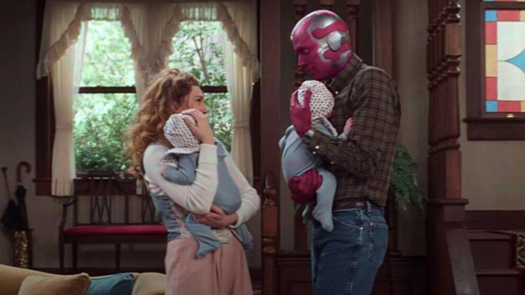 Elisabeth Olsen y Paul Bettany y Bruja Escarlata y Visión (WandaVision).