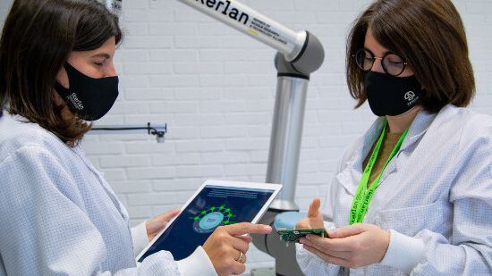 Dos investigadoras del Centro Tecnológico Vasco Ikerlan.