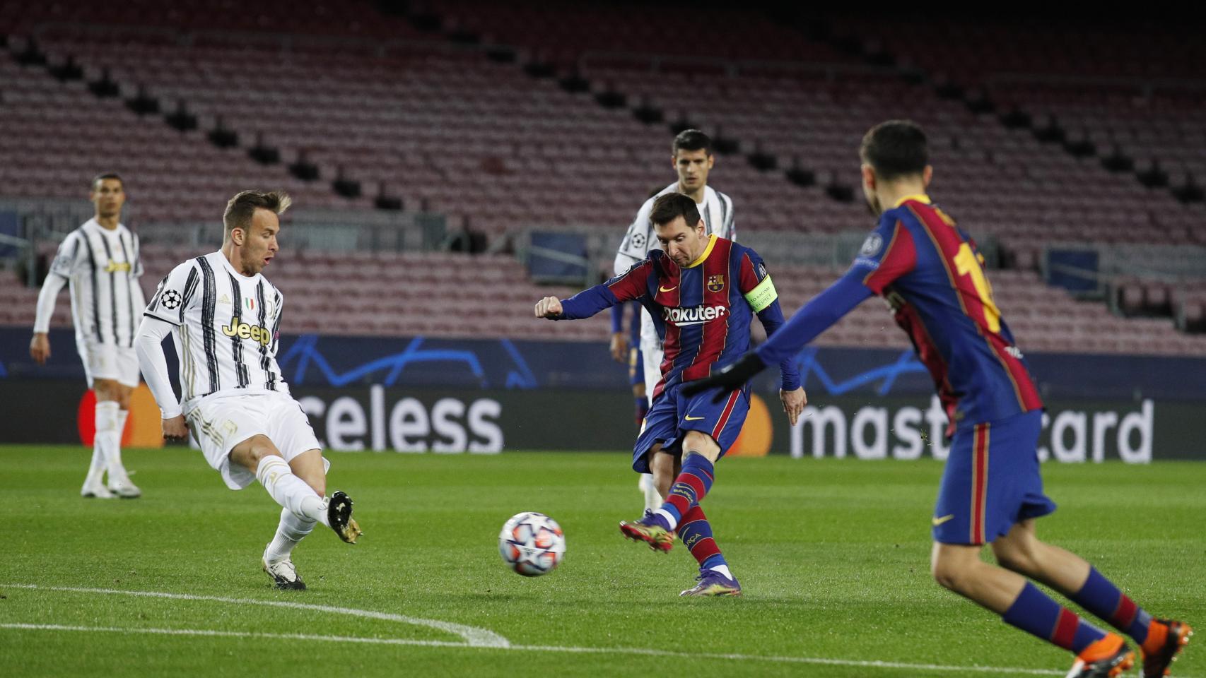 Arthur Melo y Leo Messi, durante un partido de Champions