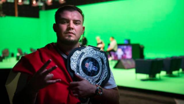 Rapder, campeón internacional de la Red Bull Batalla de los Gallos 2020