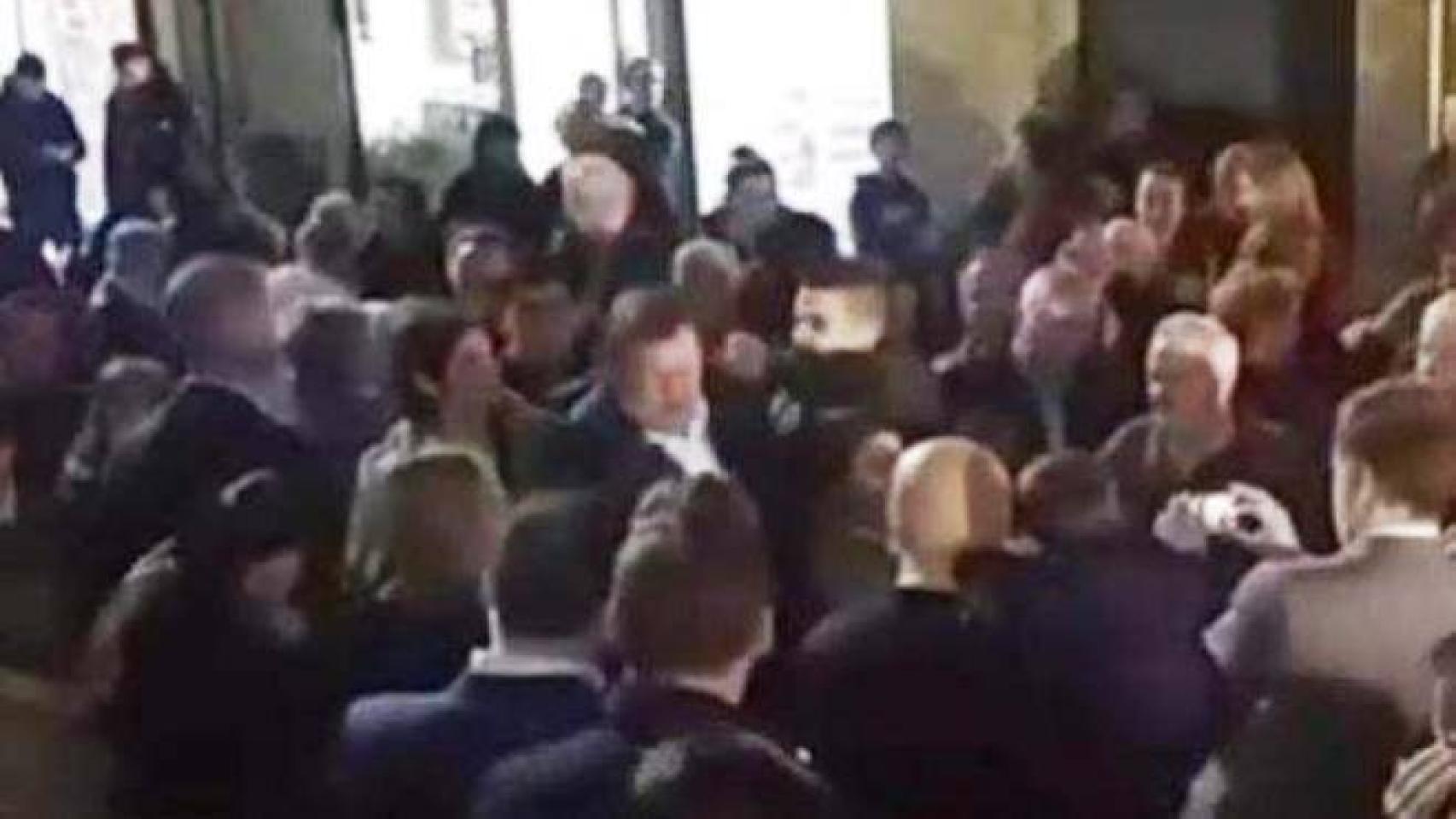 La imagen del puñetazo a Rajoy en 2015 que dio la vuelta al mundo