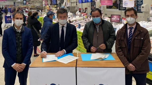 Carrefour firma el primero de los doce acuerdos con el sector pesquero de 2021