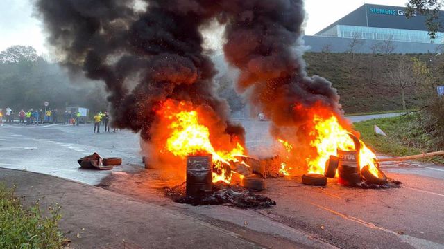 Protesta de los trabajadores de Siemens Gamesa en As Somozas (A Coruña).