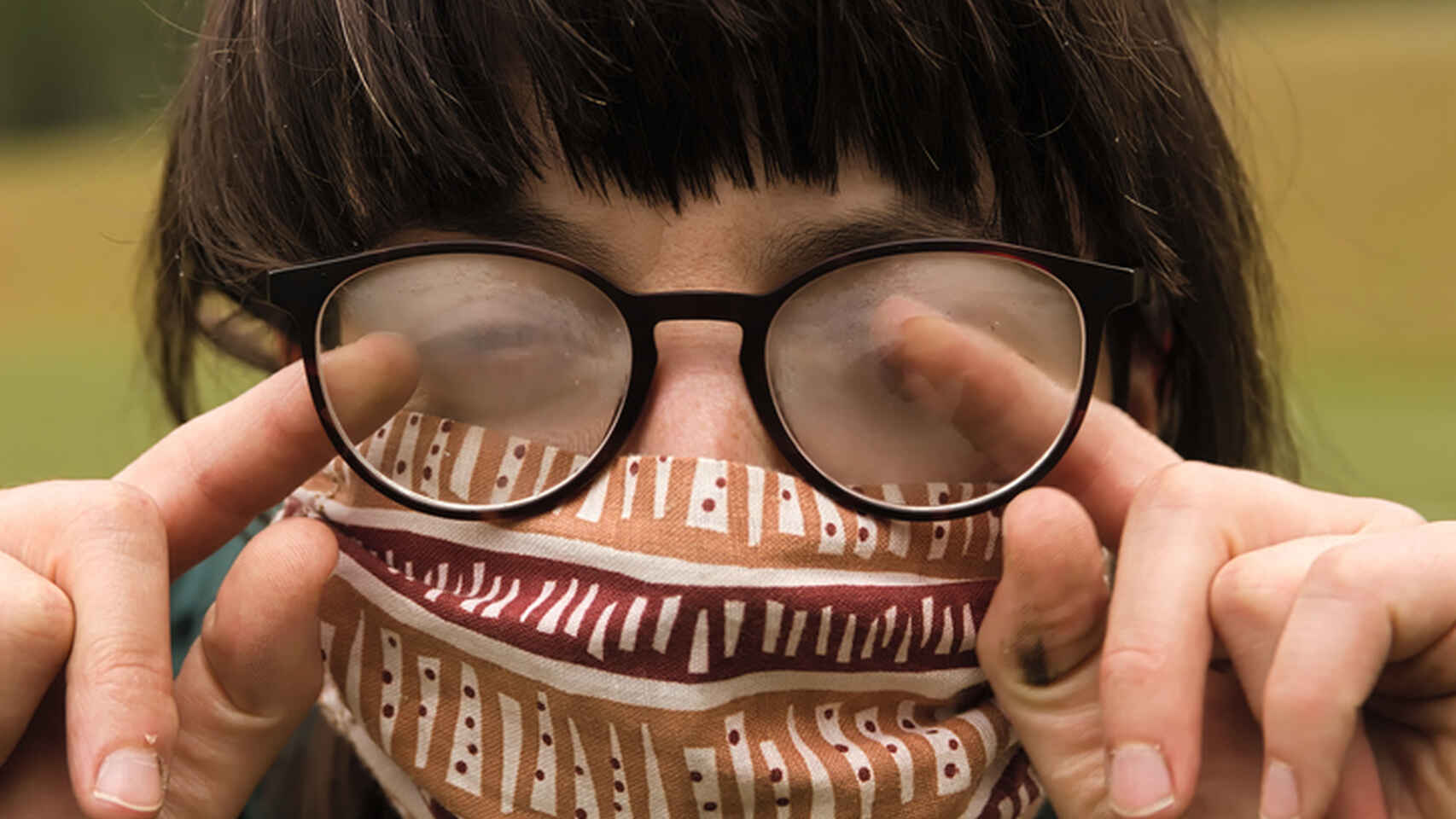 Es peligroso llevar las gafas empañadas por la mascarilla.
