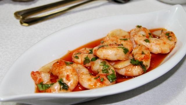 Gambas al ajillo en microondas, receta navideña en menos de 10 minutos