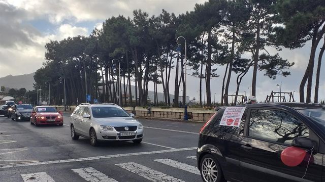 Caravana de coches convocada por el sector hostelero y del ocio nocturno en Vigo hace unas semanas.
