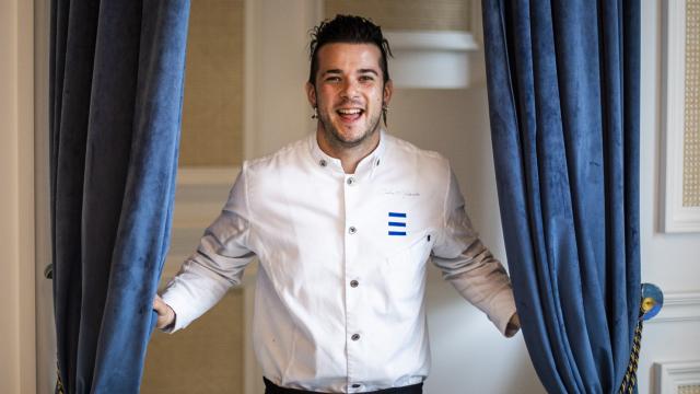 Carlos Maldonado posa para EL ESPAÑOL en su restaurante Raíces.