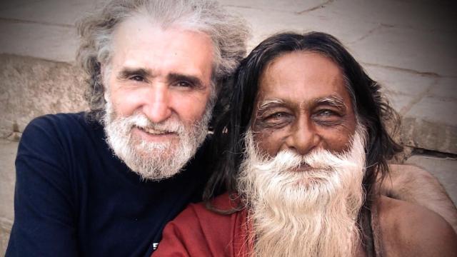 Ramiro junto a su amigo Babaji Shibananda de Benares.
