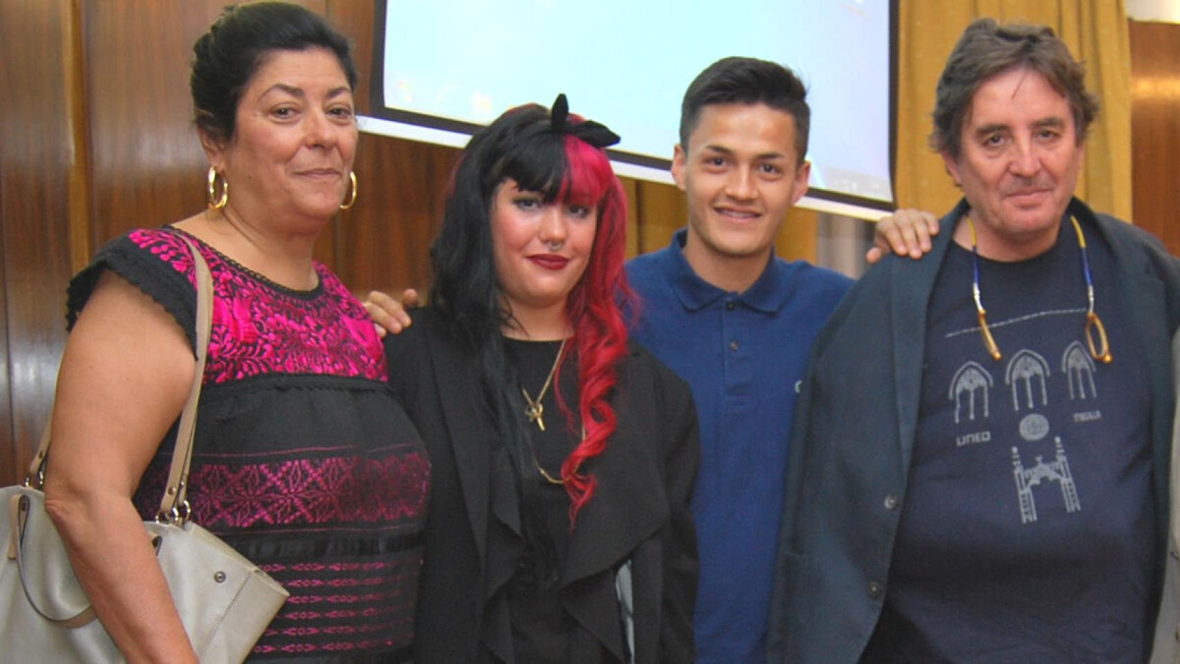 Almudena Grandes, Luis García Montero y su hija Elisa.