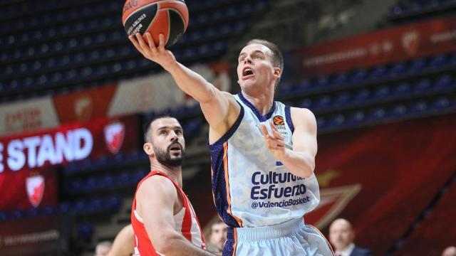 Prepelic intentando anotar en el Estrella Roja - Valencia