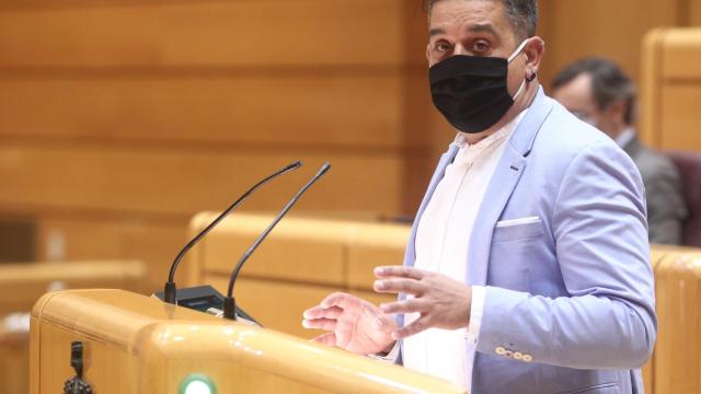 El senador de Compromís Carles Mulet durante una sesión plenaria en el Senado.