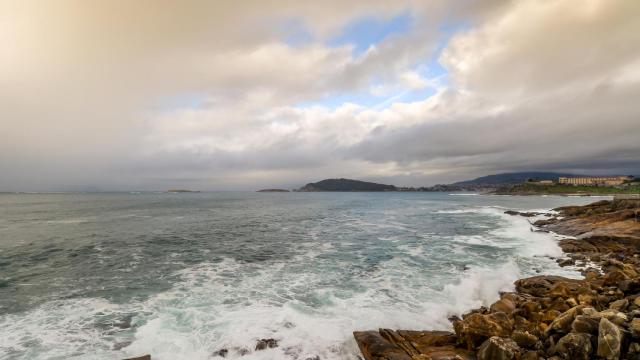 Temporal de viento y lluvia cerca de Baiona.
