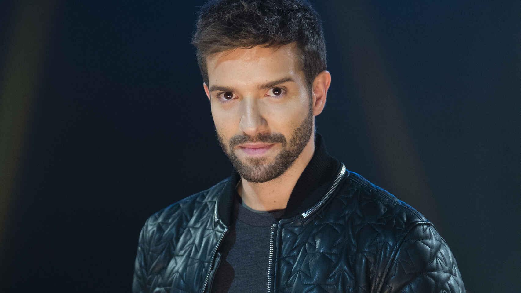 Imágenes del día: Pablo Alborán publica una imagen haciendo deporte en casa y todos se fijan en otra cosa