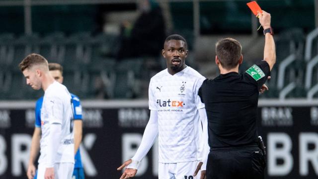 Marcus Thuram, expulsado por escupir a un rival
